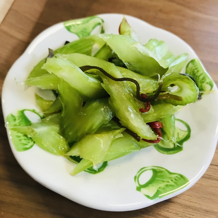 塩昆布で！セロリの浅漬け♡